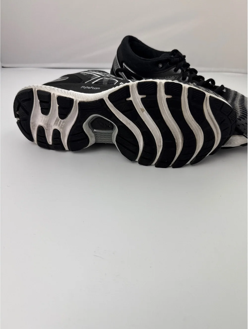 ASICS GEL-Nimbus 22 Women's 7.5 Black White Running Shoes 1012A587